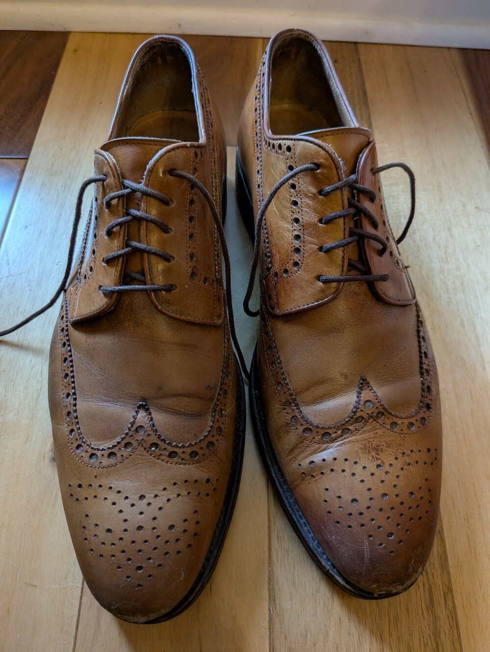 Men's Magnanni Burnished Tan Medallion Toe Short Wingtips Size 43.5 EUR, 10.5 US